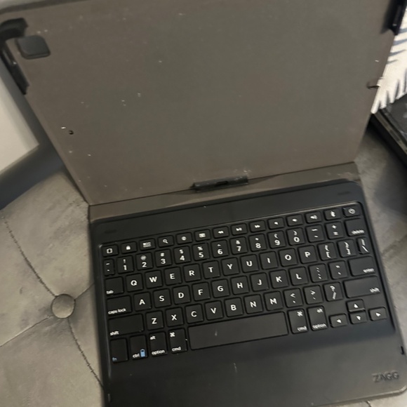 Ipad - Picture 3 of 4